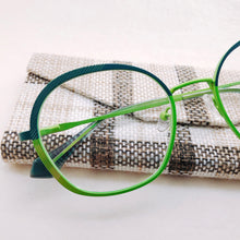 將圖片載入圖庫檢視器 YK2776